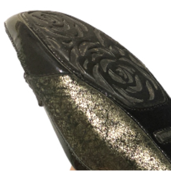 Taryn Rose Corrina black and gold Loafers size 6.5 - Picture 8 of 9